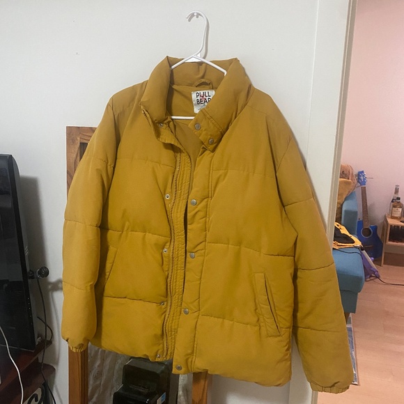 Men's Medium Pull & Bear Yellow Puffer Jacket - Picture 2 of 3